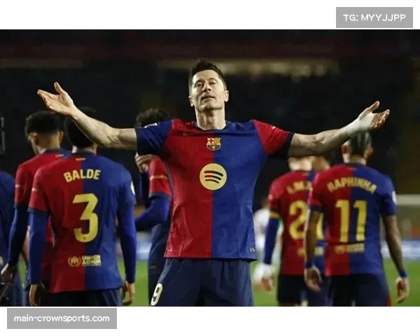 莱万多夫斯基收获新诺坎普首球 拉开巴萨大胜序幕